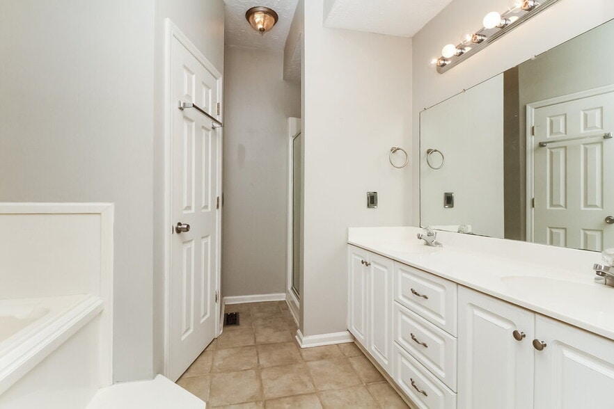Building Photo - 1802 Cascade Ct