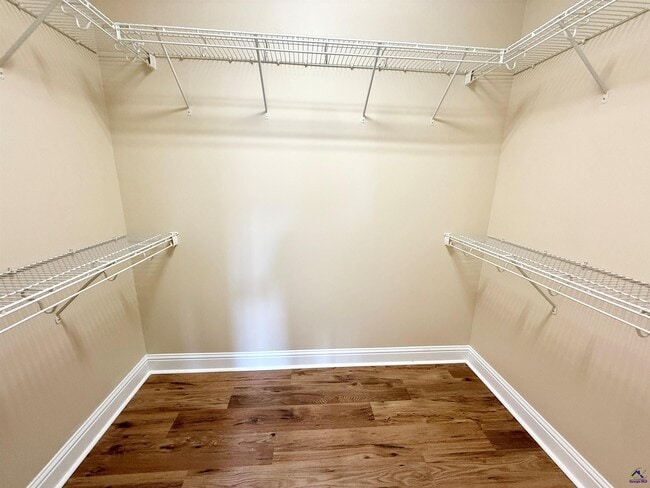 Building Photo - 200 Vining Way