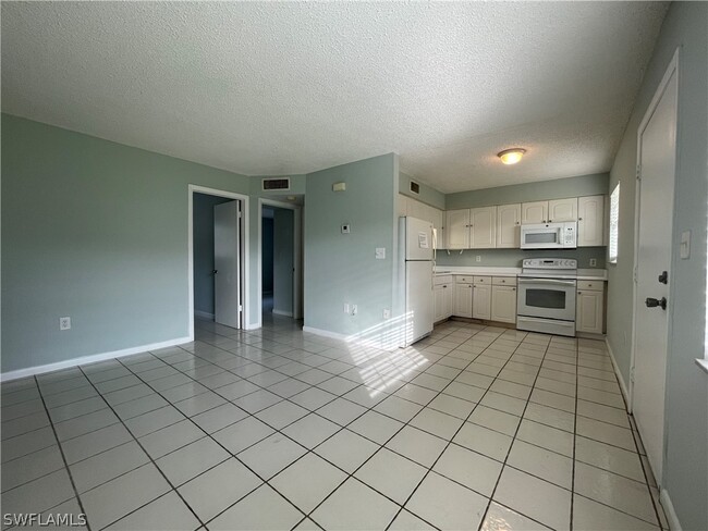 Building Photo - 3325 Arpt Rd S