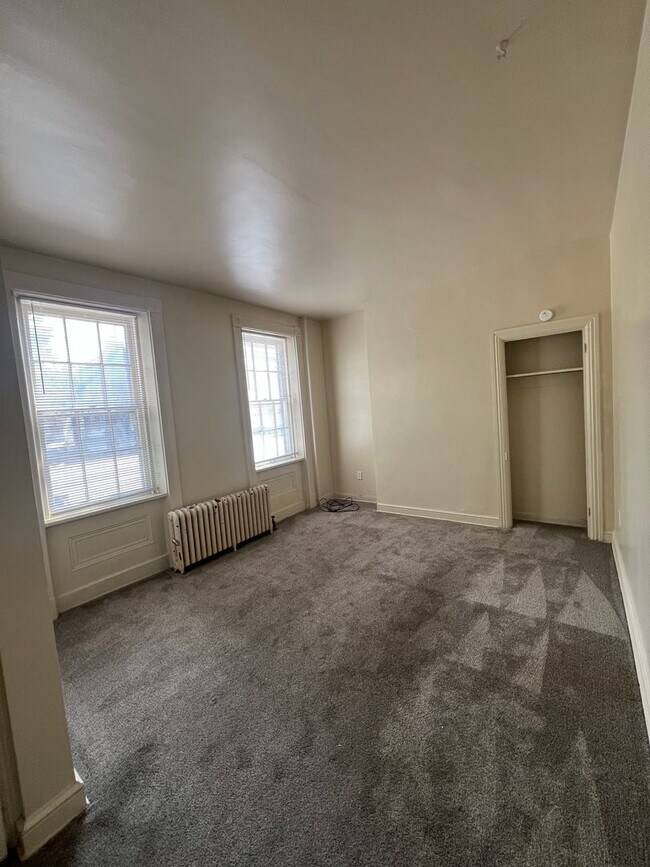 Building Photo - 128 S West St