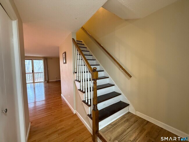 Building Photo - 32 Upper Pattagansett Rd