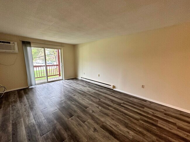 Building Photo - 99 Powers St