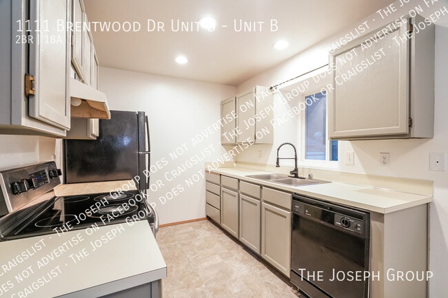 Building Photo - 1111 Brentwood Dr