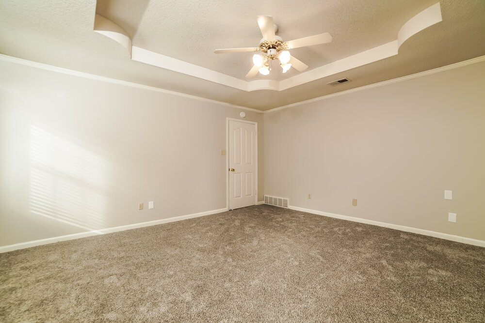 Building Photo - 5618 Heather View Dr