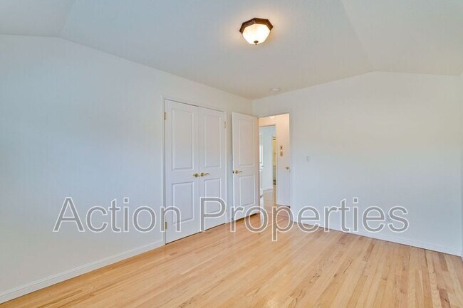 Building Photo - 2685 Yorkton Dr