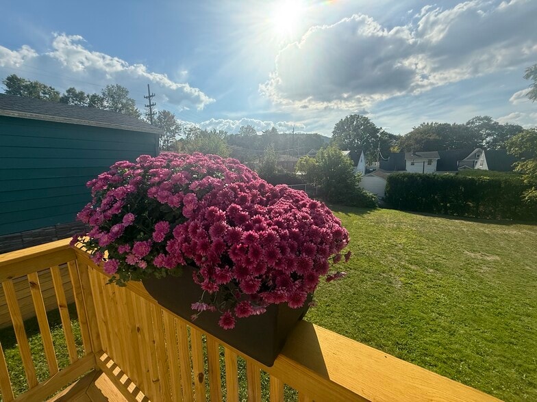 Building Photo - 116 Mary St