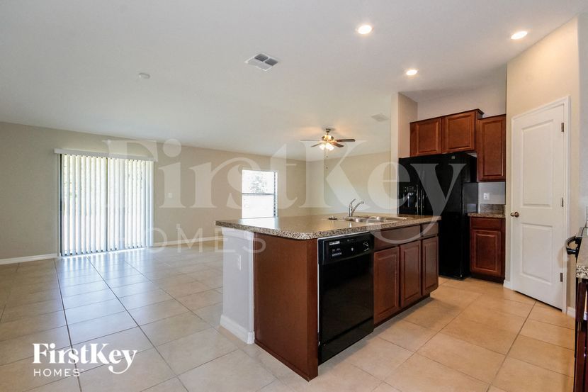 Building Photo - 9637 Sage Creek Dr