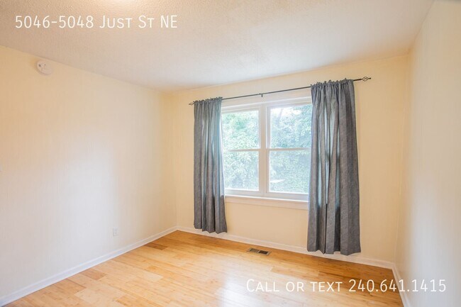 Building Photo - 5046-5048 Just St NE-