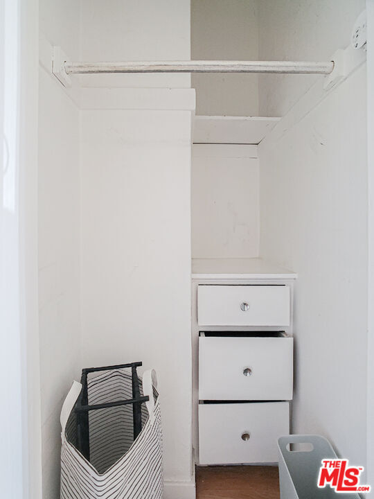 Building Photo - 336 S Wilton Pl
