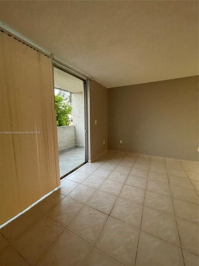 Building Photo - 10000 NW 80th Ct