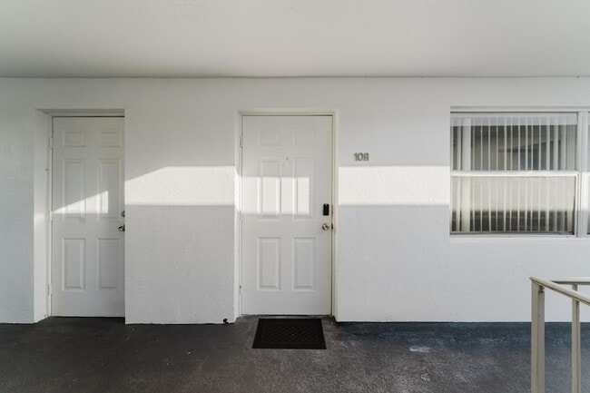 Building Photo - 1800 NW 4th Ave