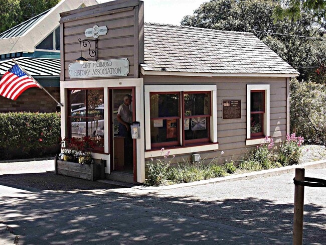 Building Photo - 216 Washington Ave