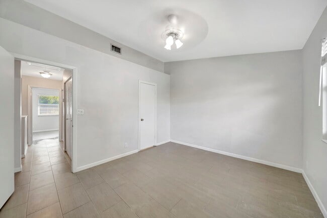 Building Photo - 1997 NE 15th Ave