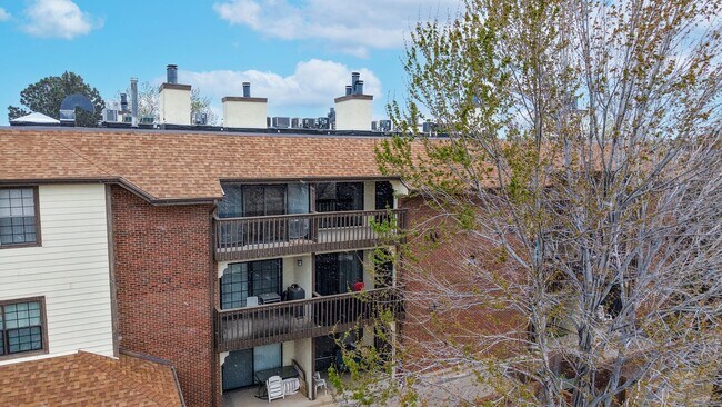 Building Photo - 13950 E Oxford Pl