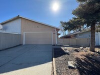 Building Photo - Newly Remodeled 3 bedroom 2 bath 2 car gar...