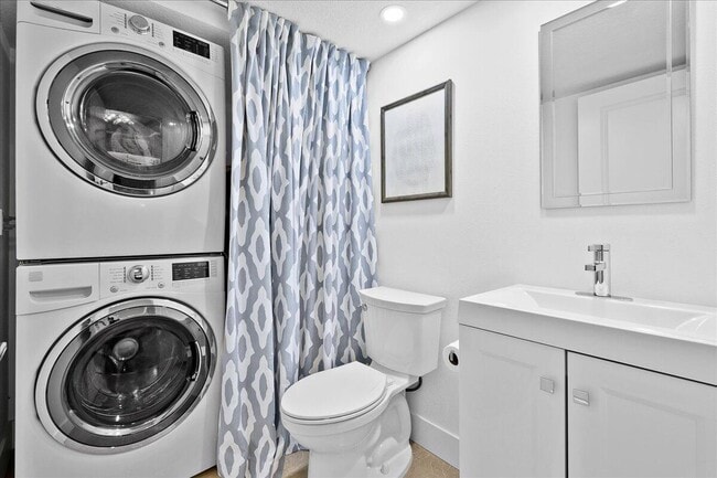 Building Photo - 709 7th Ln