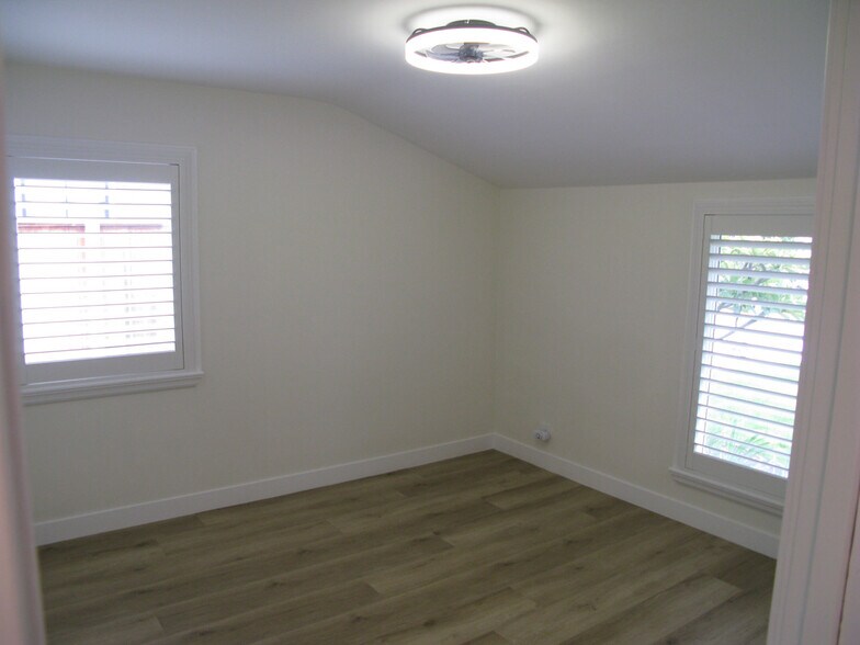 Building Photo - 5137 E Vista Hermosa St
