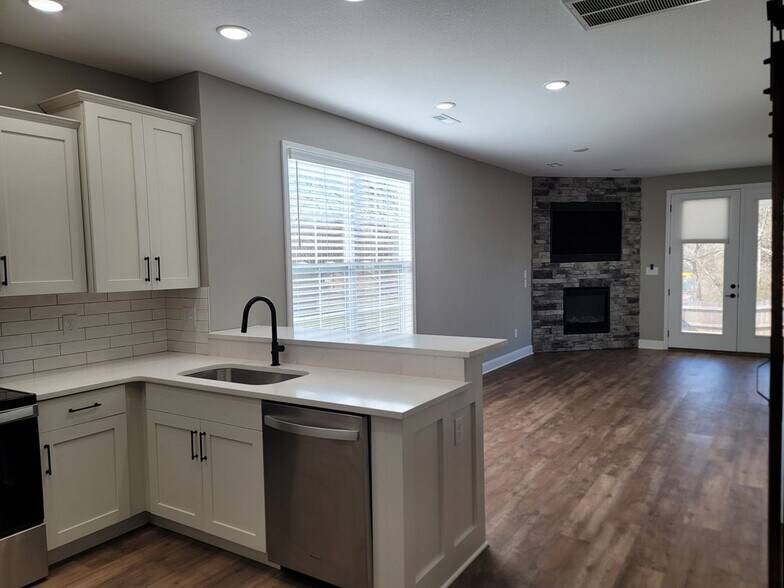 Building Photo - 7009 Wright Rd