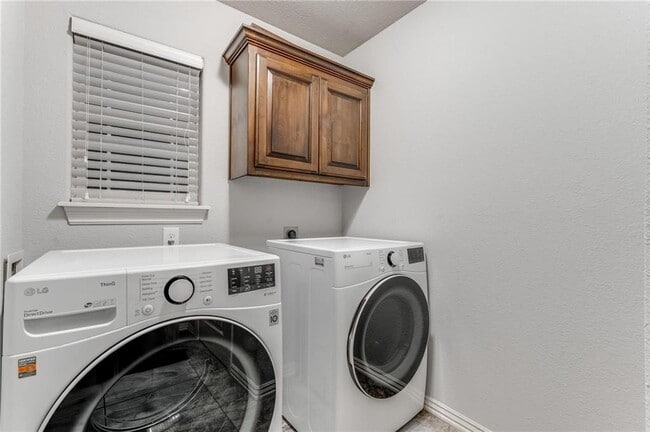 Building Photo - 1904 SW 18th St