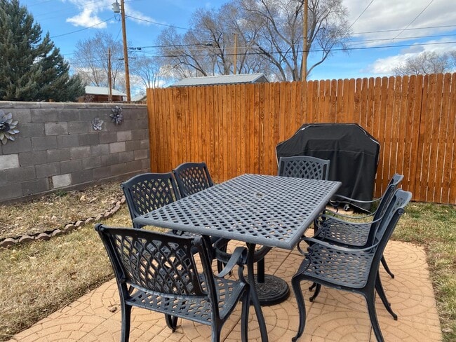 Building Photo - 444 E Montezuma Ave