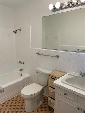 Building Photo - 3563 South Dr