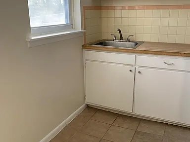 Building Photo - 242 Harvey St