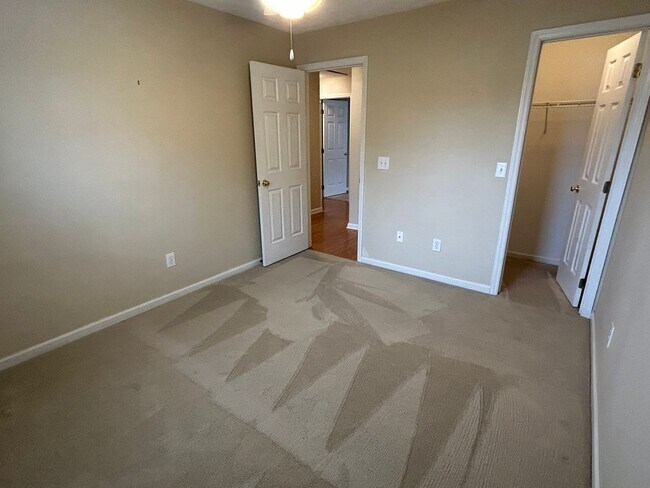 Building Photo - Charming home nestled in Courtney Pines with full fenced backyard!