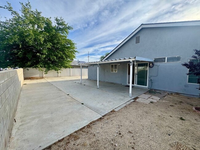 Building Photo - Beautiful 4 bedroom in West Lancaster