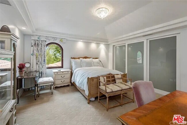 Building Photo - 6005 William Bent Rd