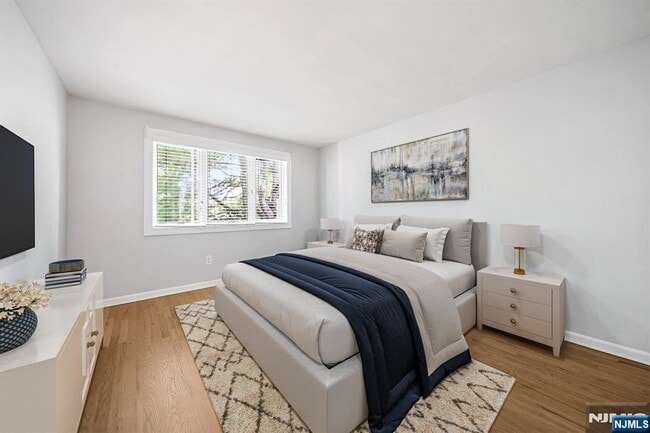 Building Photo - 12 Sandburg Ct