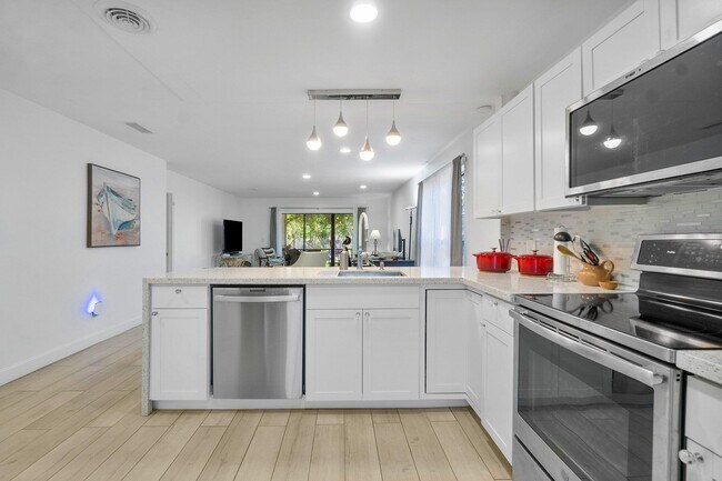 Building Photo - 8436 Cypress Ln