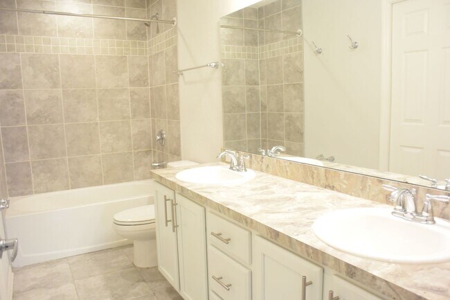 Building Photo - 1213 Grantham Dr