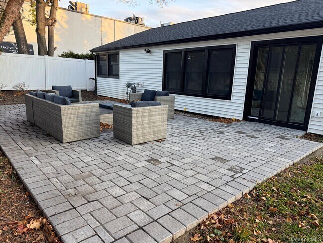 Building Photo - 2 Park Ave