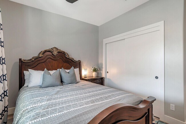 Building Photo - Fully Furnished 3BD/2BA Home with Solar – ...