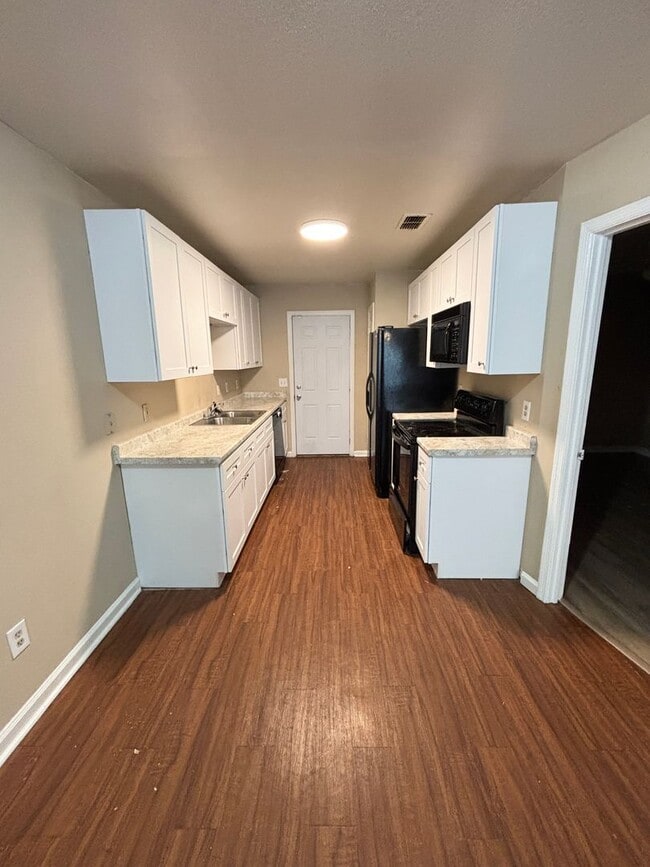 Building Photo - Modern 4BR/4BA Townhouse Near FAMU & North...