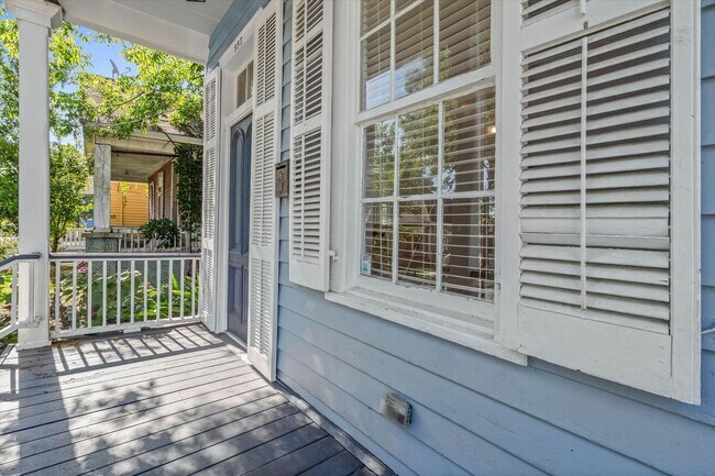 Building Photo - Oakleigh Garden District