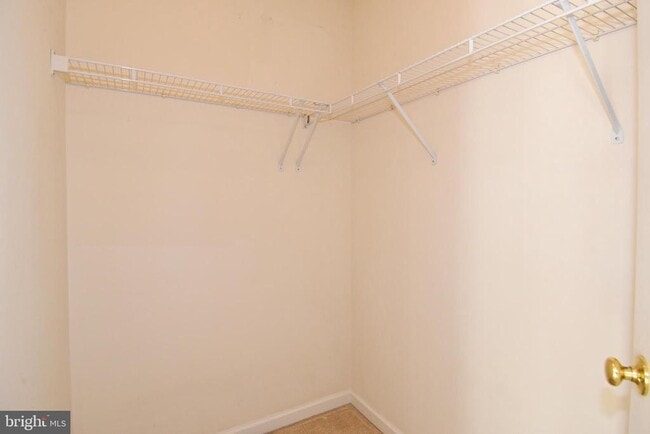 Building Photo - 2400 N Greenbrier Ct