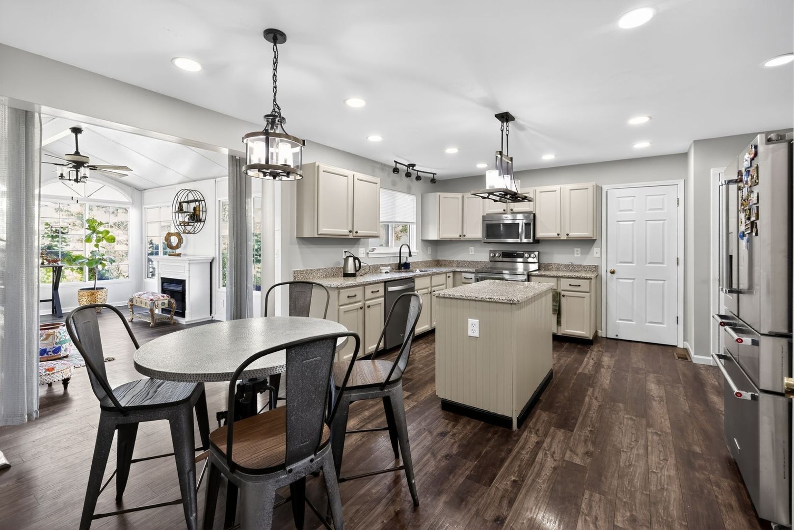 Building Photo - 223 Cherry Hills Meadows Dr