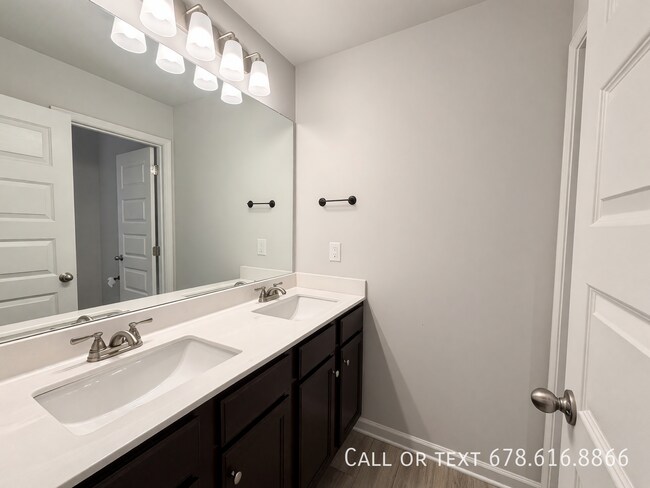 Building Photo - 213 Logan Crest Ct