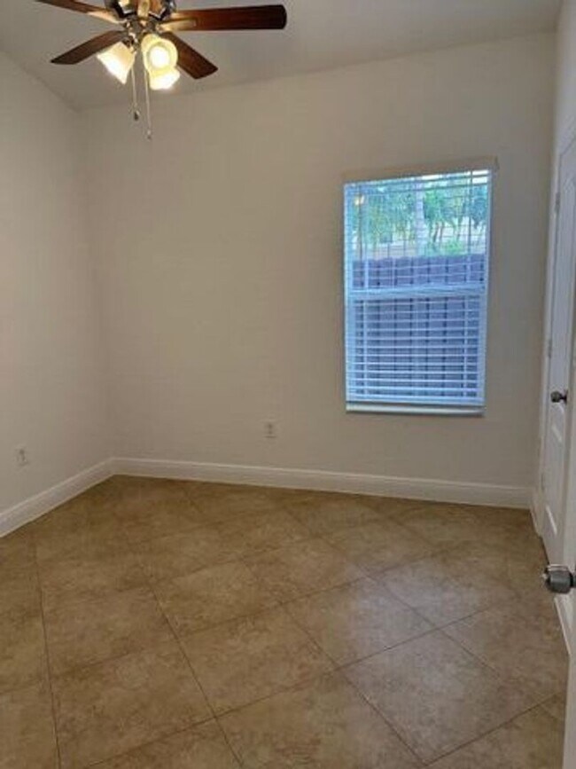 Building Photo - 3201 John's Pl