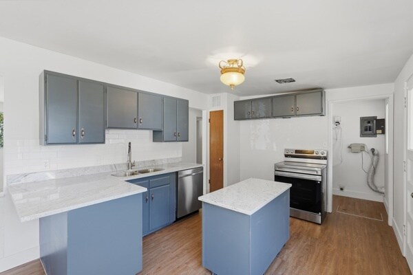 Building Photo - 785 Simoron Dr