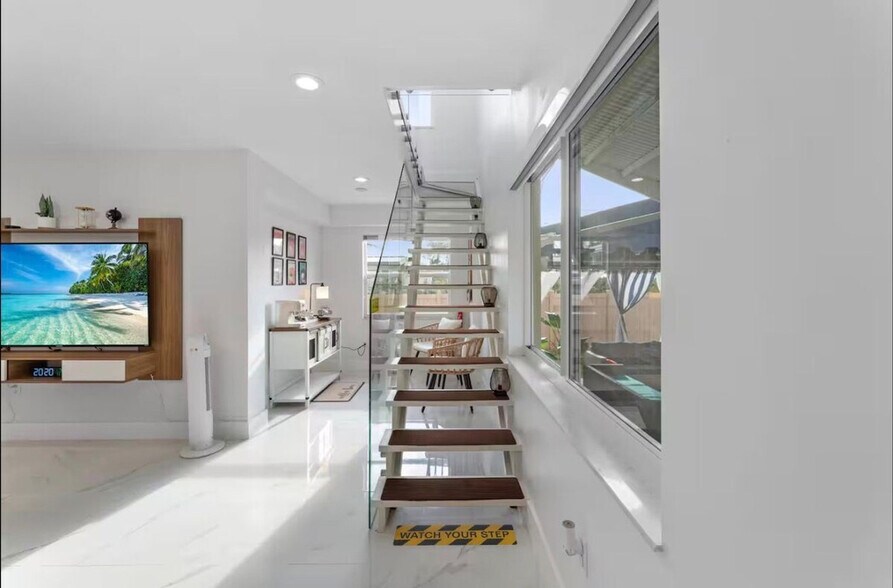 Building Photo - 970 Plover Ave