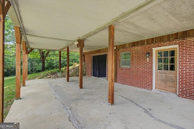 Building Photo - 269 W Hermitage Rd NE