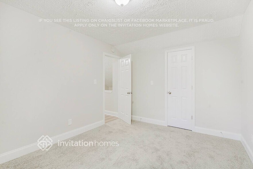 Building Photo - 5484 Pine Dr SW