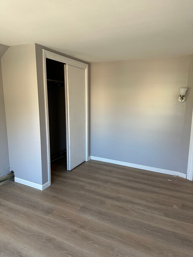 Building Photo - 89 Sargeant St