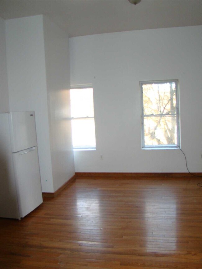 Building Photo - 9 Liberty St