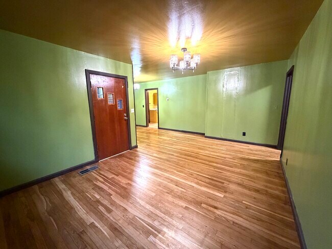 Building Photo - 2704 44th Ave