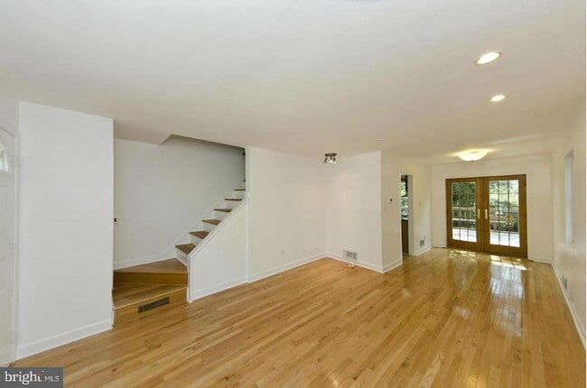 Building Photo - 5835 Fifer Dr