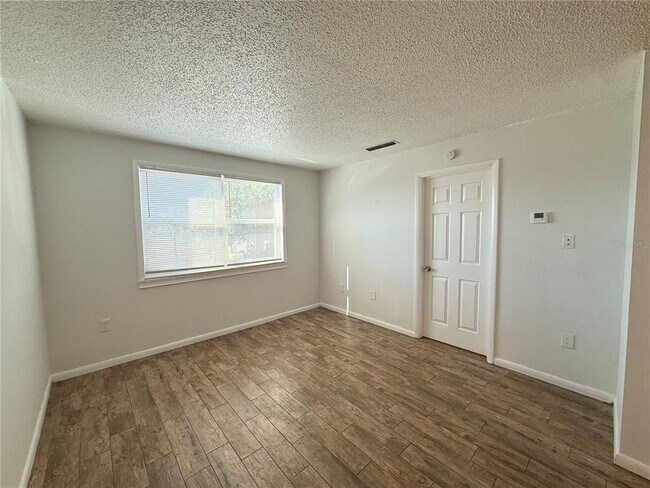 Building Photo - 9013 Westchester Cir