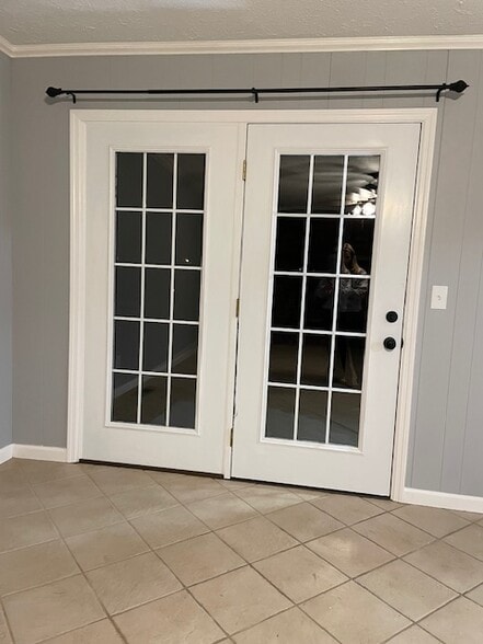 Brand new Back door with a nice large patio to hang out - 147 Longview Dr